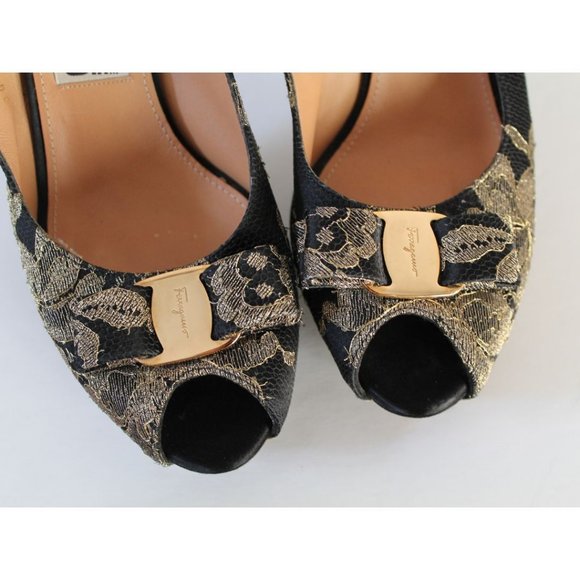 Salvatore Ferragamo Teodora Peep Toe Satin Lace Pumps Size 9.5 Black Gold - Picture 3 of 12